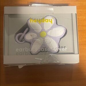 Heyday Lavender and White Flower Earbud Case